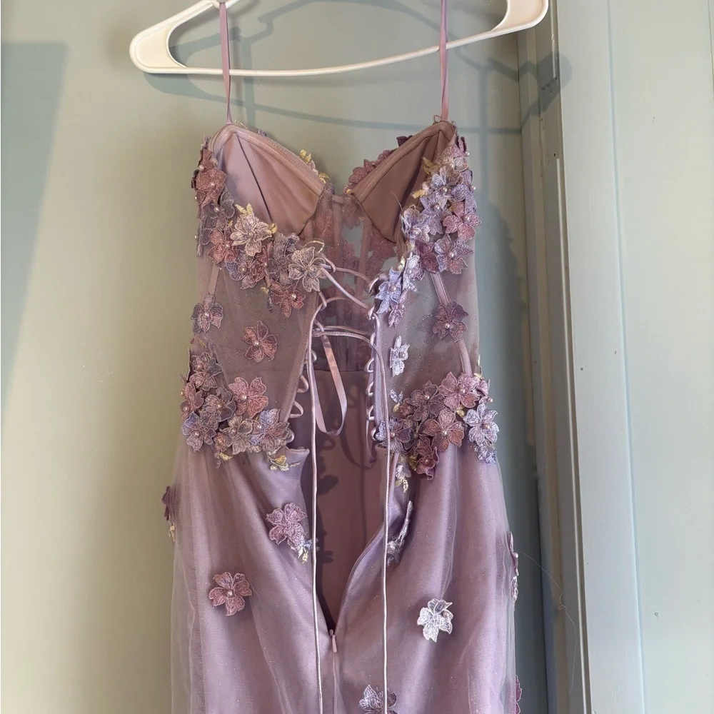 Elegant Lavender Evening Gown - Picture 4 of 5